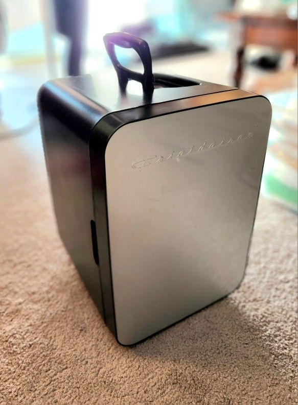 Fridgidaire Mini Fridge