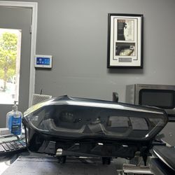 BMW X5 G05 X6 G06 ( PRE LCI) GENUINE OEM RIGHT LED HEADLIGHT COMPLETE ASSEMBLY (CLEAN) 2019-2023