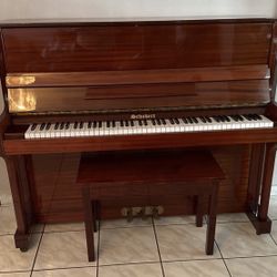 Schubert Studio Piano