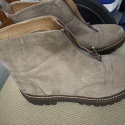 Women’s Boots Size 9