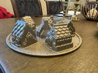 HOLIDAY BUNT CAKE PAN COTTAGES