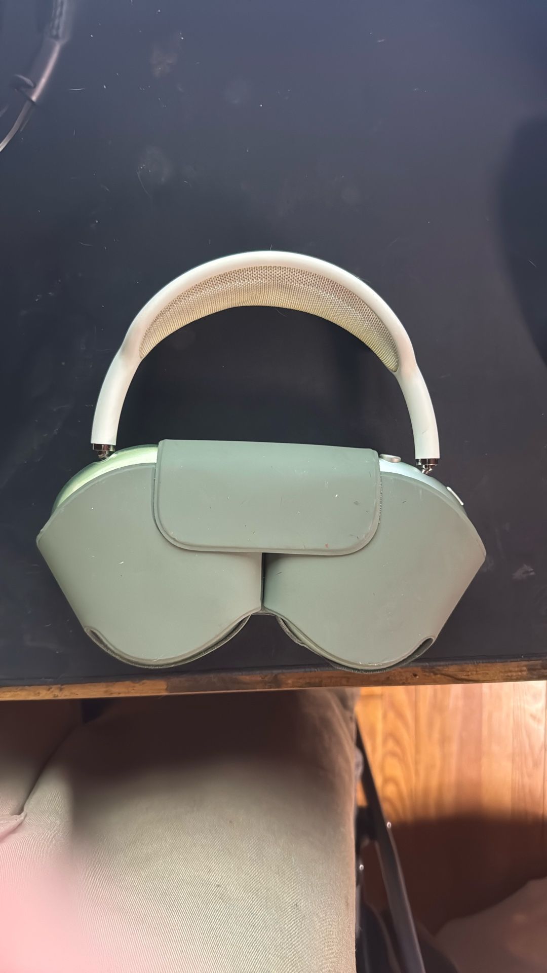 AirPod Pro max’s Green