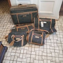 Oscar De La Renta 5 Piece Luggage Set Including Purse Good Condition. Vintage Never Used for Sale in Dearborn Heights MI OfferUp