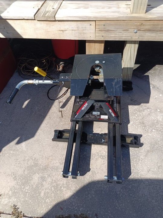 Demco Recon 5th Wheel