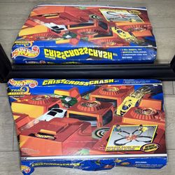 New Rare Complete Vintage 1990s HotWheels Criss Cross Crash Track Set