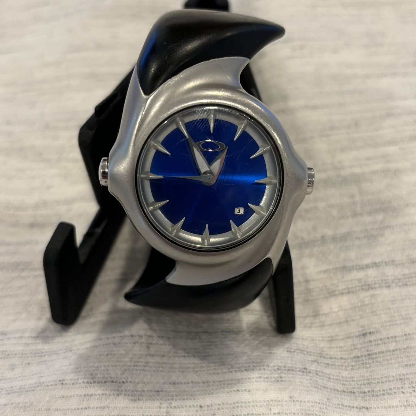 OAKLEY CRUSH 2.0 SS 希少 Oakley Crush Stainless Steel Black Dial w/Silver Skull Watch