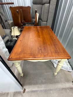 Farmhouse Dining Table with Turned Legs