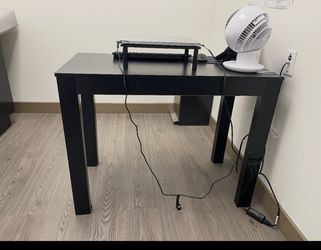 Black Desk