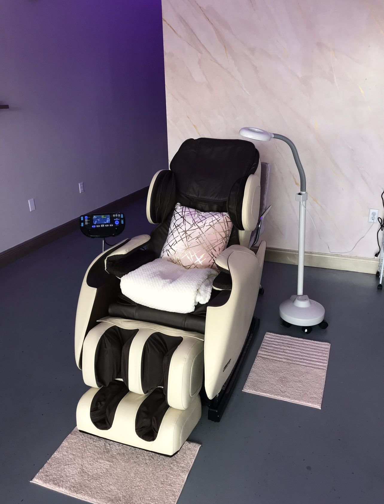 Luxury Full Body Massage Chair for Sale in Miami Gardens, FL - OfferUp