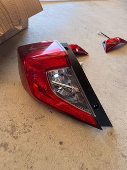 Honda Civic 2018 sedan tail lights