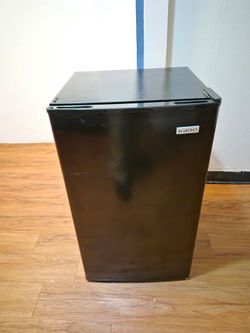 Igloo 1-door mini-fridge with freezer box 3.2 cubic feet