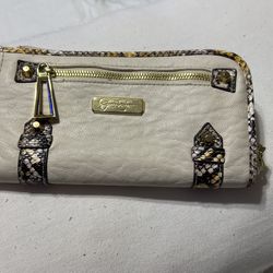 JESSICA SIMPSON WALLET NEW ONLY $20 THE WALLT VERY NICE WALLET ONLY ?30