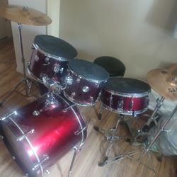 Mapex Voyager Drum Set $275