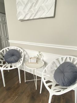 New Round Tuffed Pillows ( Gray W Blue Hue)