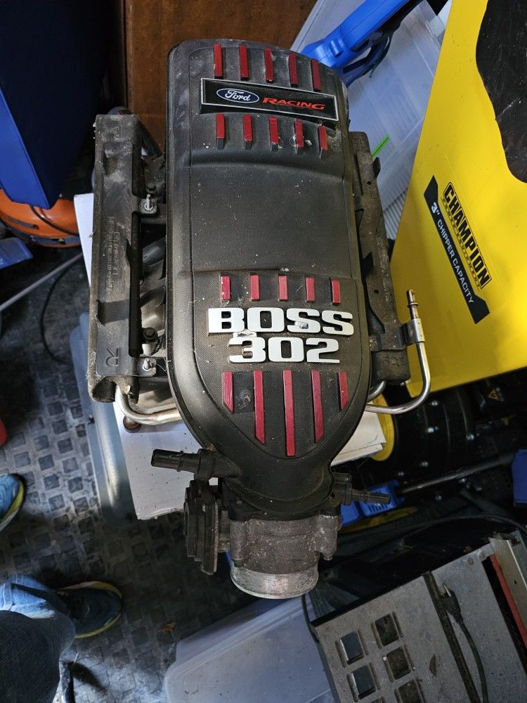 Boss 302 Intake With Throttle Body