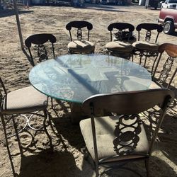 mesa redonda 4 sillas y tres bankitos 180