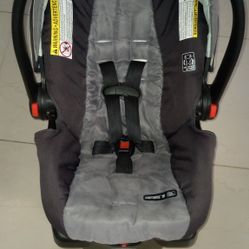 Graco SnugRide Click Connect 30 Infant Car Seat with Base