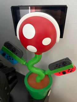 Nintendo switch with piraña stand, 10 games and accessories