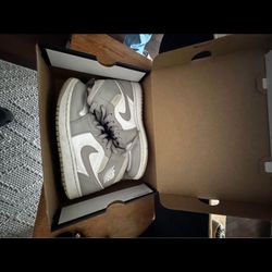 Air Jordan 1 Mid College Gray