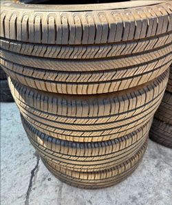 225 60 18 Michelin Tires Con 80% de Vida Las 4