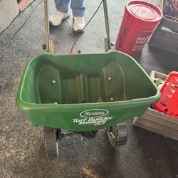 Large Scott’s Lawn Spreader 