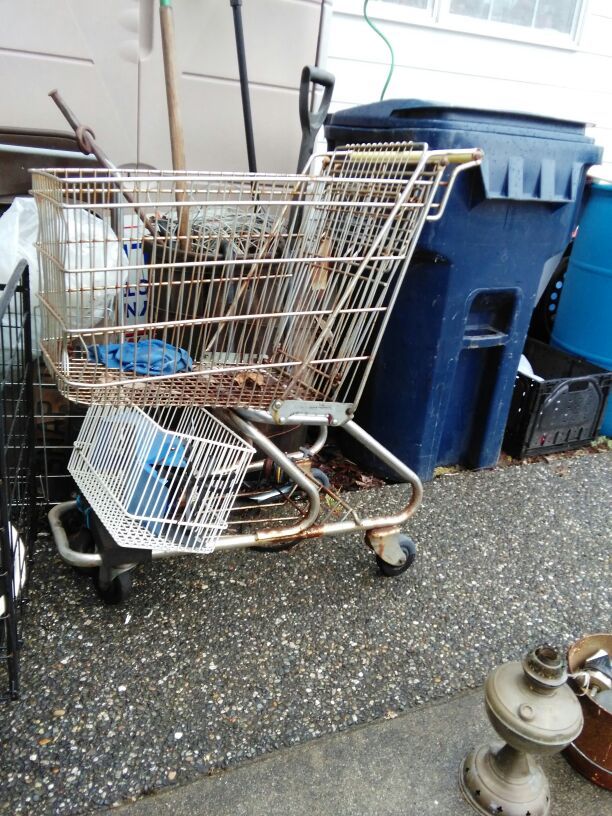 Vintage rusty rustic shopping cart $50