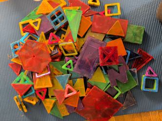 Magnetic tiles
