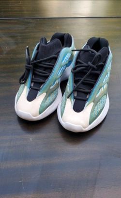 Yeezy 700 V3 Women's Size 6.5 Shoes NEW