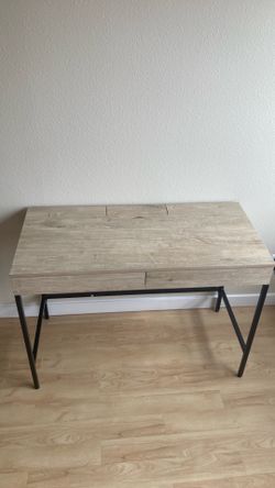 Desk with 2 drawers
