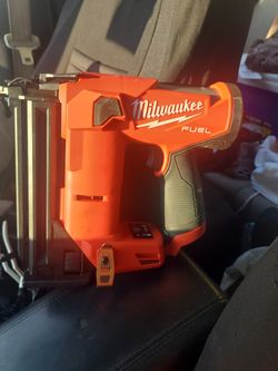 Milwaukee Brad Nailer
