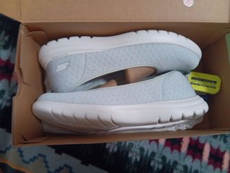 Skechers women's 6.5 new 15 today only
