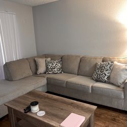 Decelle Sectional Couches 