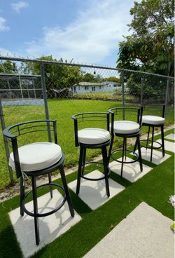 Outdoor bar chairs set of 4 / 4 sillas de bar de patio