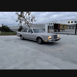 Lincoln Town car