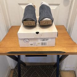 New Women Denim Sandals Shoes Size 8 1/2