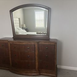 Dresser With Mirror And 2 Matching Nightstands With Lamps