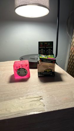 Selling this Starbucks nee doh nice cube not broken basically new