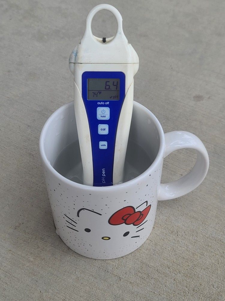 Bluelab pH Pen is a handheld conductivity meter