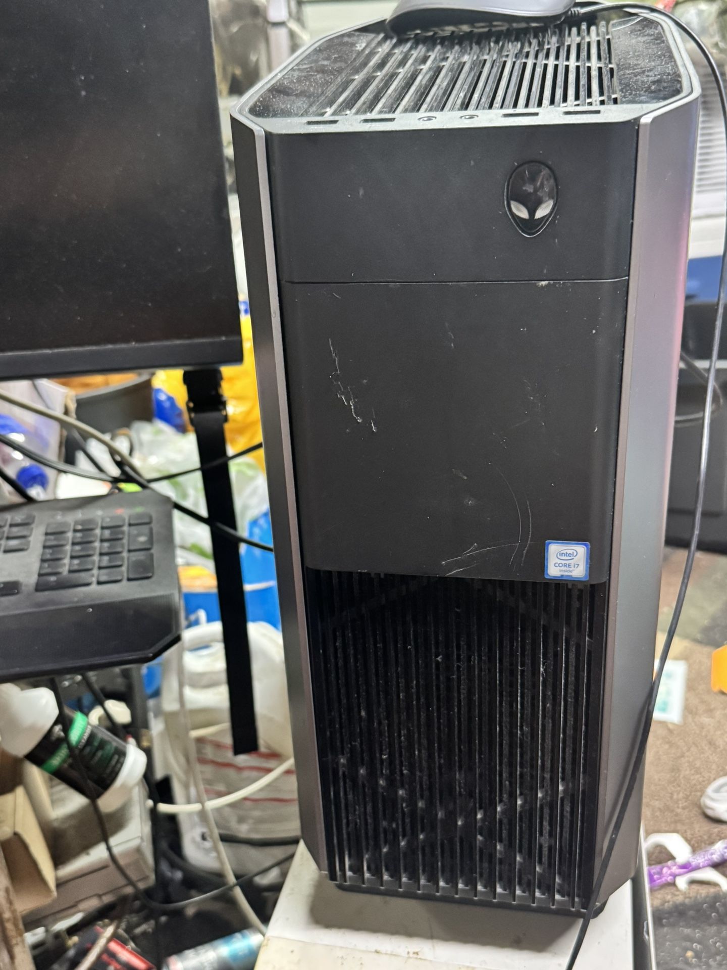 Alienware N7 Gaming Computer Complete With 27’ Curved Monitor, Keyboard, And Mouse