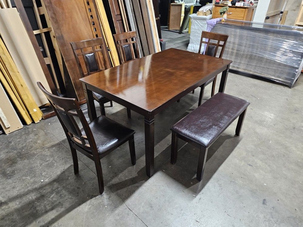Dinning Table And Chairs 