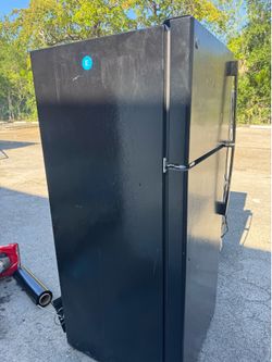 Black Refrigerator & Freezer