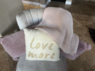 Throw Pillows And Throw Blanket