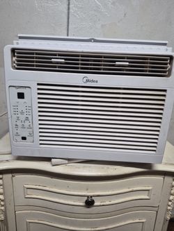 Widow ac unit.. works great.