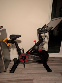 Peloton Bike w/ Size 43 Cycling Shoes, 10 lbs Weights, Excellent Condition