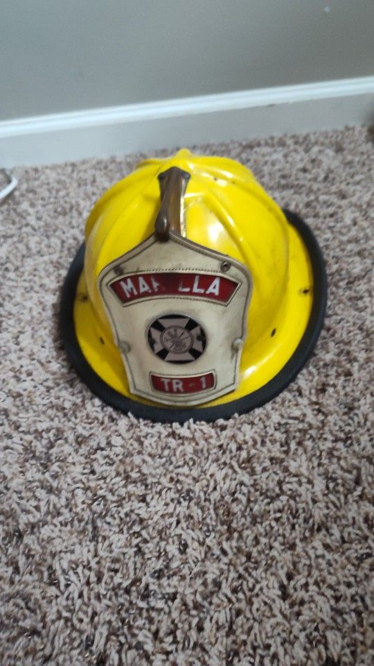 Cairns yellow EMT paramedic fire helmet safety bunker turnout firefighter fireman 