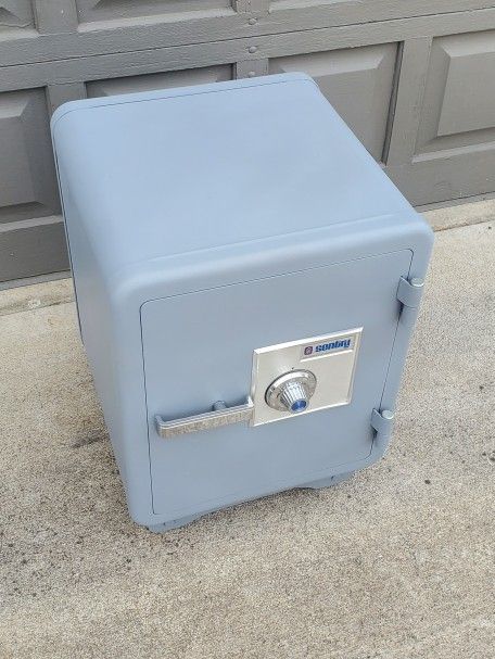 Century 1.5 Cubic Foot Safe Vintage/oldschool