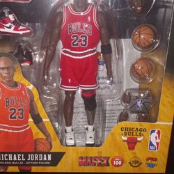 Mafex 100 Michael Jordan Chicago Bulls Red Jersey 