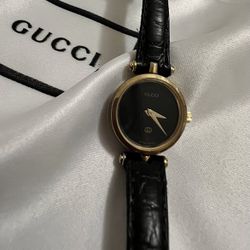 Vintage Gucci Classic Stack Women’s Watch Leather Band Black