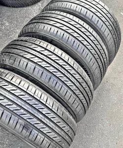 215/55/17 Sentury Set de tires con 80% de vida las 4