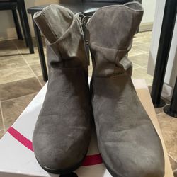 Grey Boots - Size 7